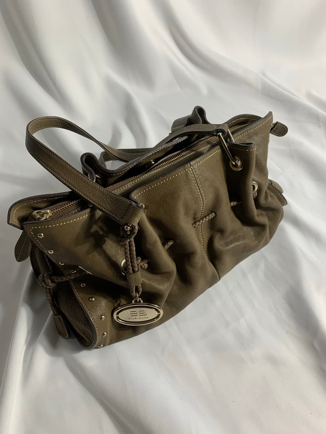 Balenciaga Slouchy Drawstring Bag 상품이미지1