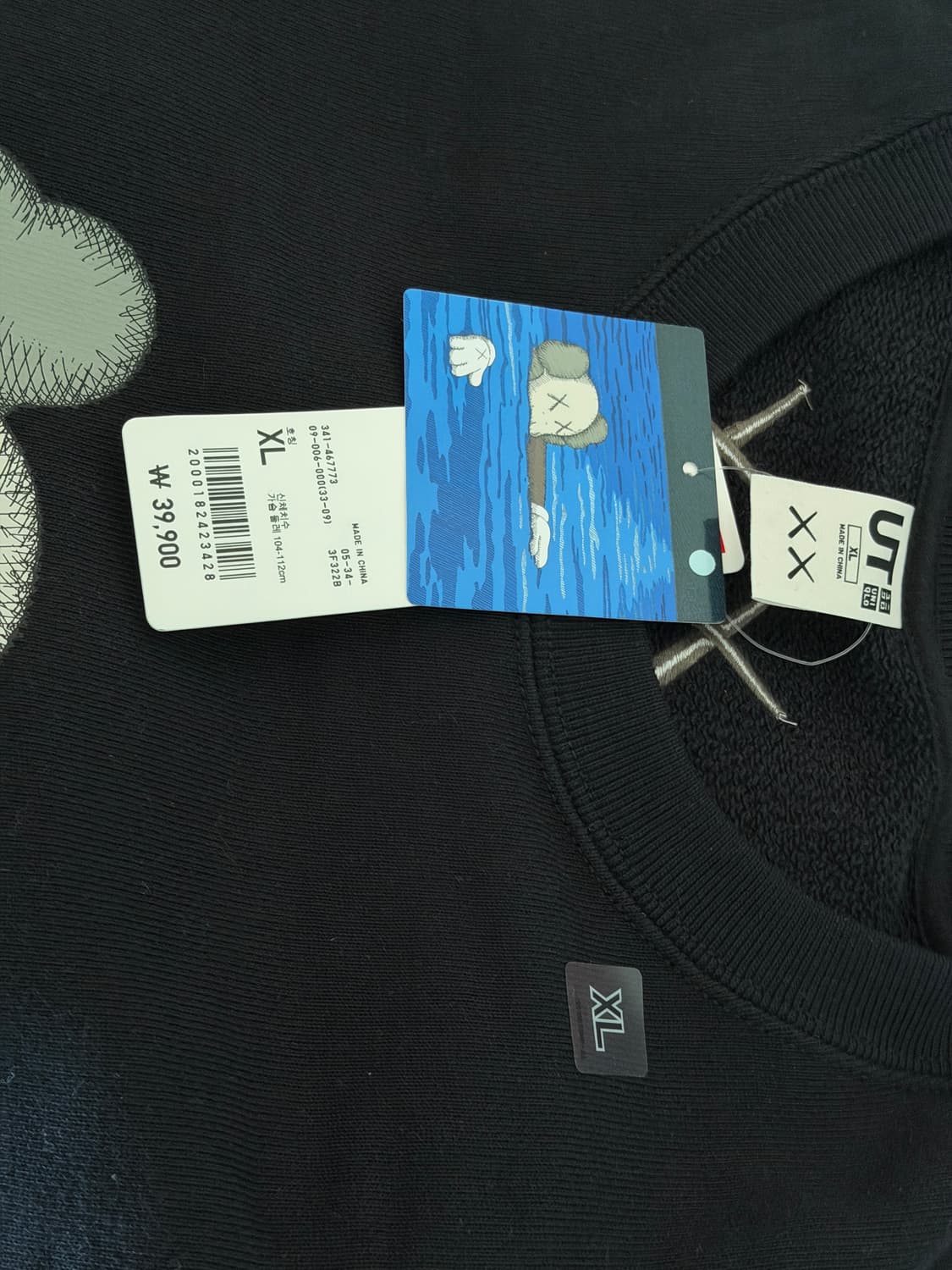 2023 유니클로 카우스 블랙 맨투맨 새제품 XL 상품이미지4