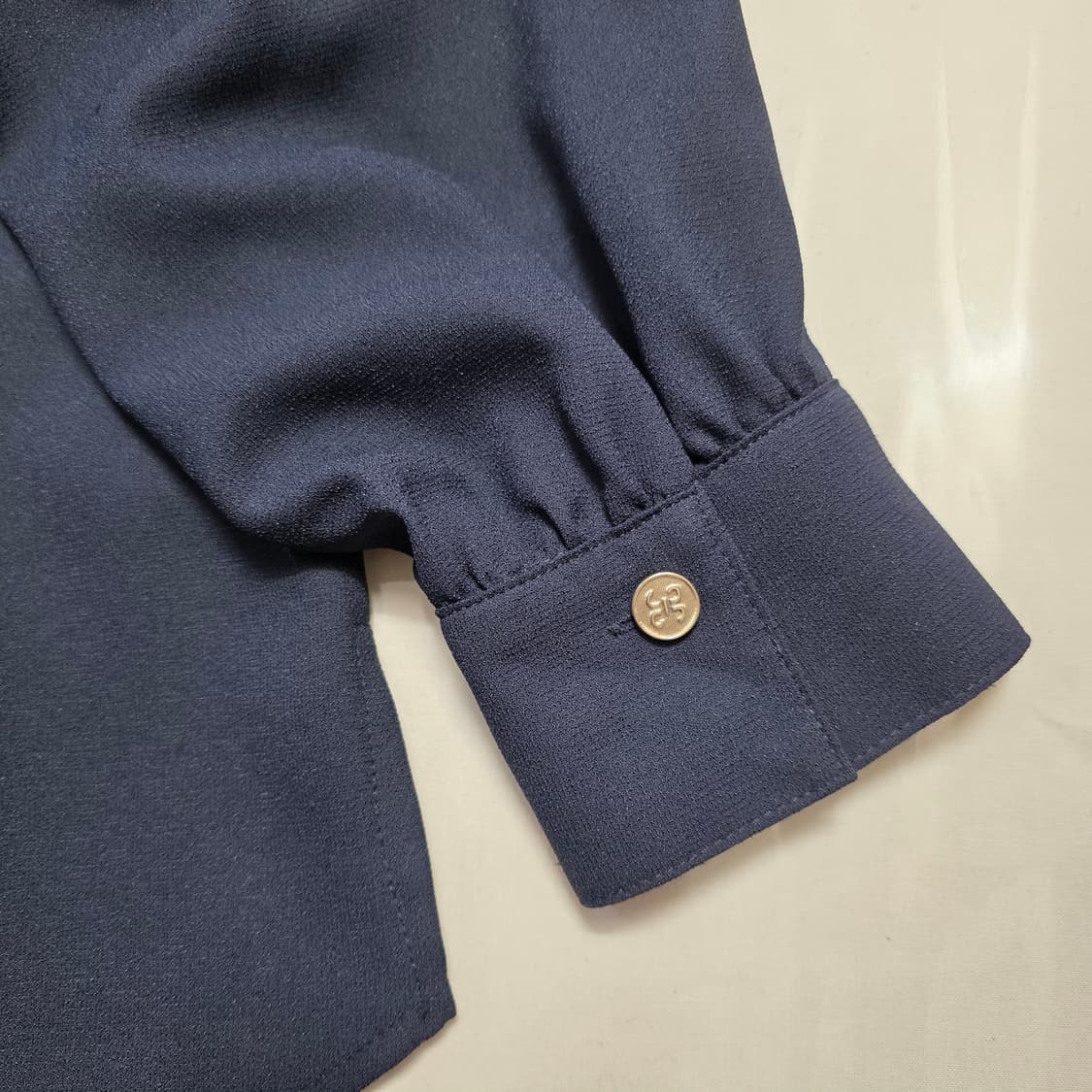 0142[JJ.RO] 배색 카라 더블버튼 블라우스 / 블랙 상품이미지5