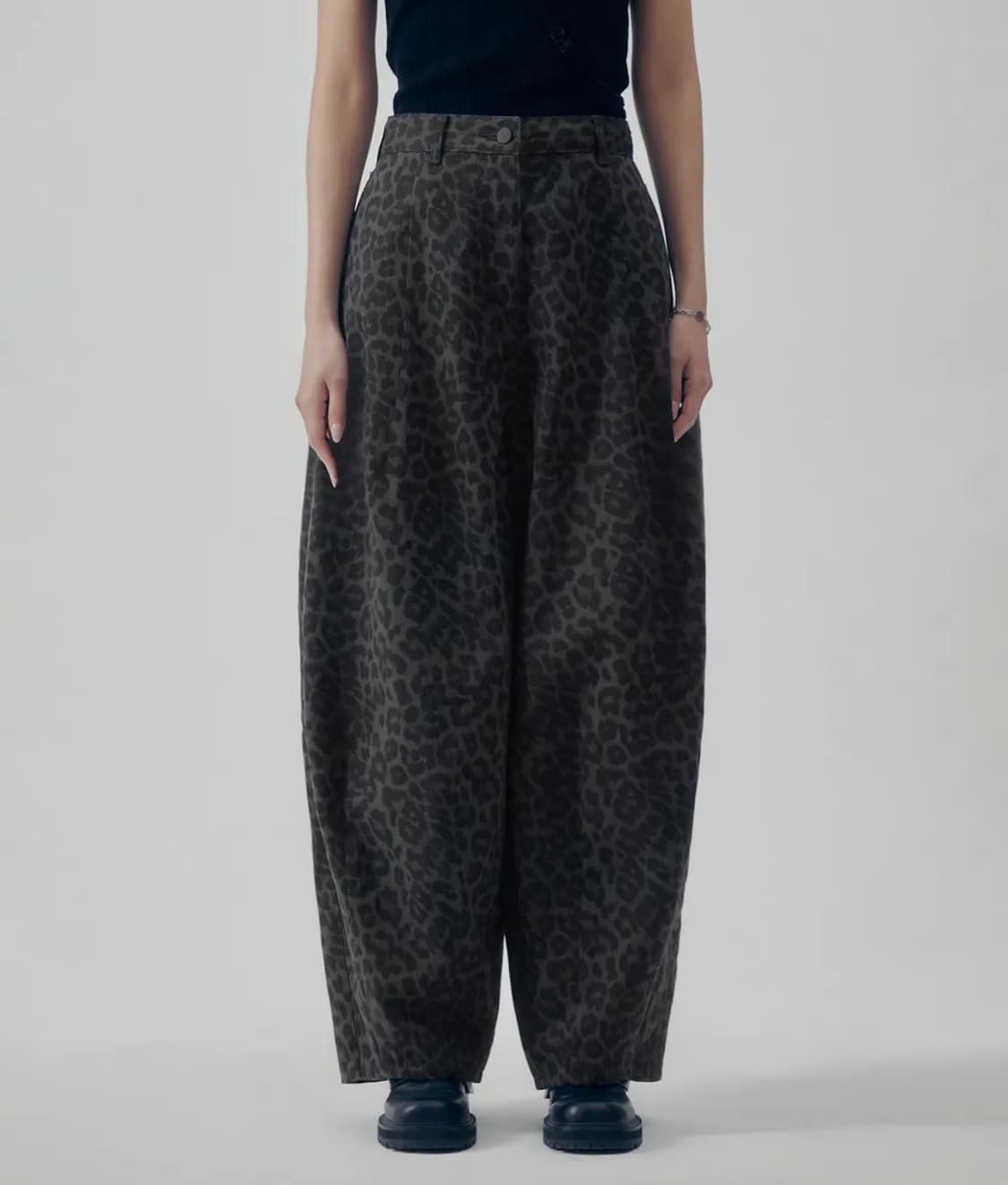 트리밍버드 Leopard Curved Balloon Fit Denim 상품이미지1