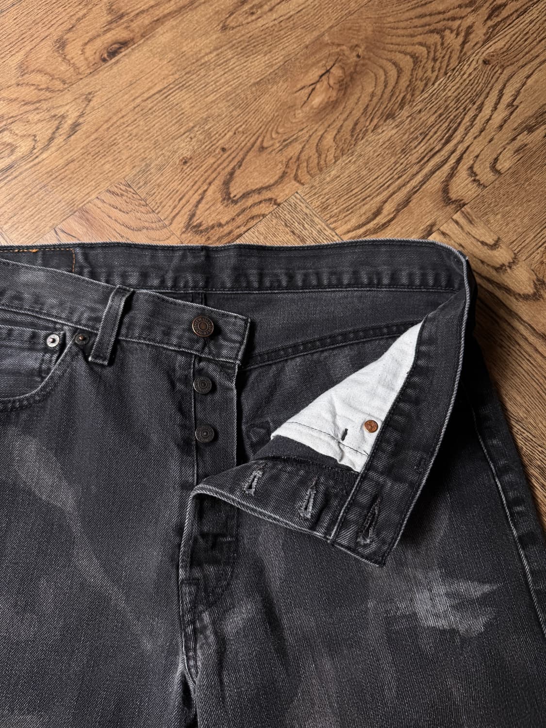 [34]리바이스 501 블리치드 스트레이트핏 흑청 데님 팬츠 상품이미지3