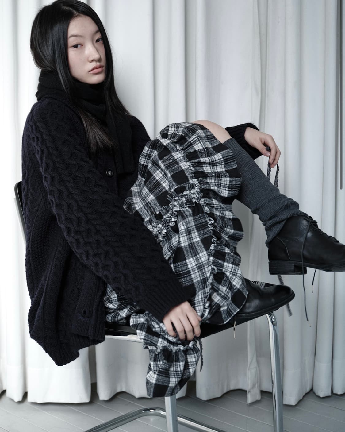 RUFFLE WOOL SKIRT - BLACK CHECK 상품이미지5