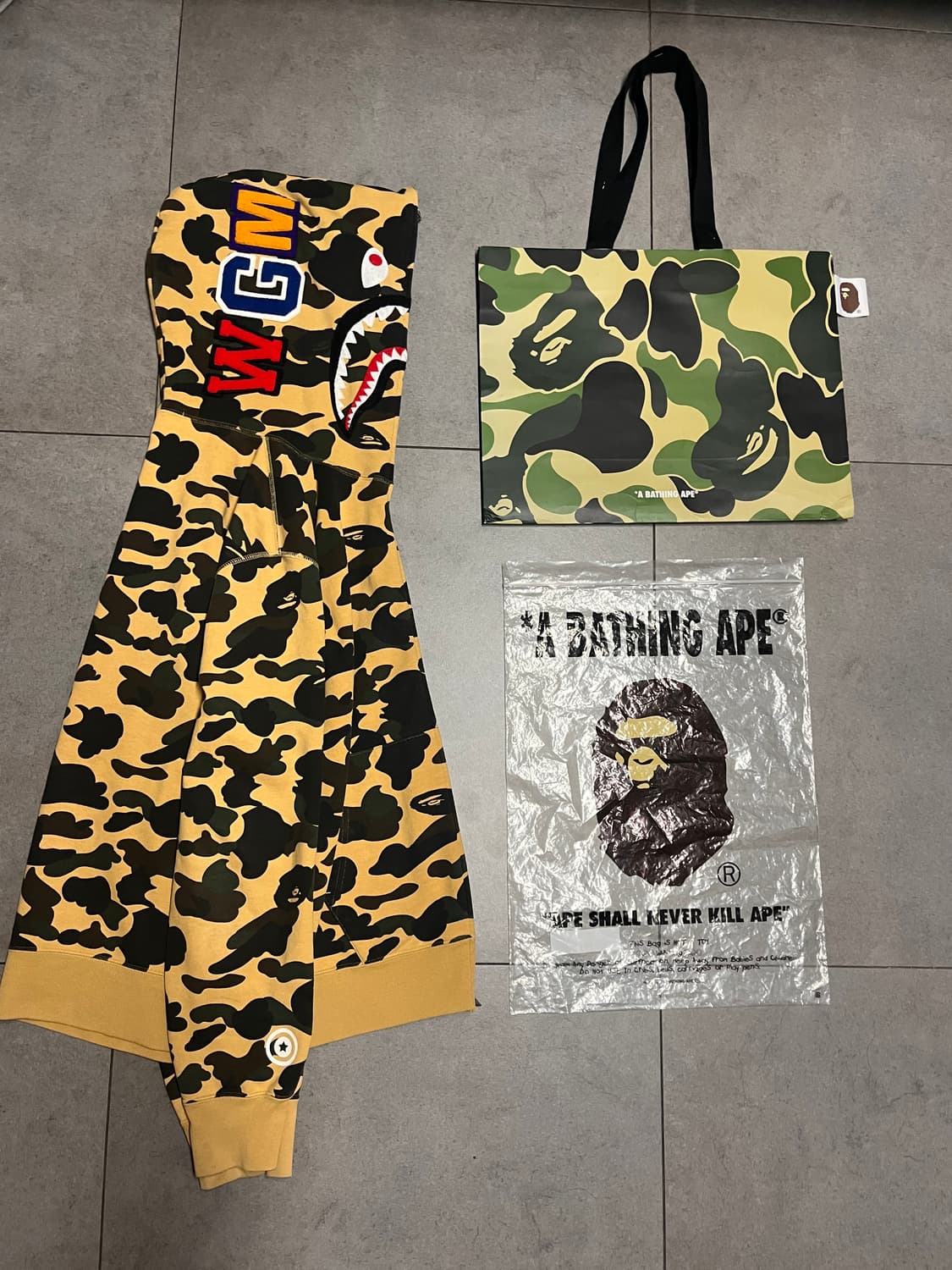 베이프 황계 샤크 후드집업 상품이미지1