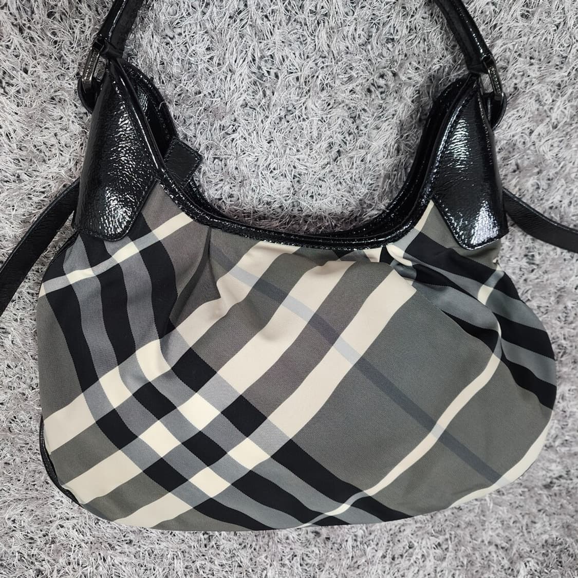 버버리 체크 호보백 상품이미지2