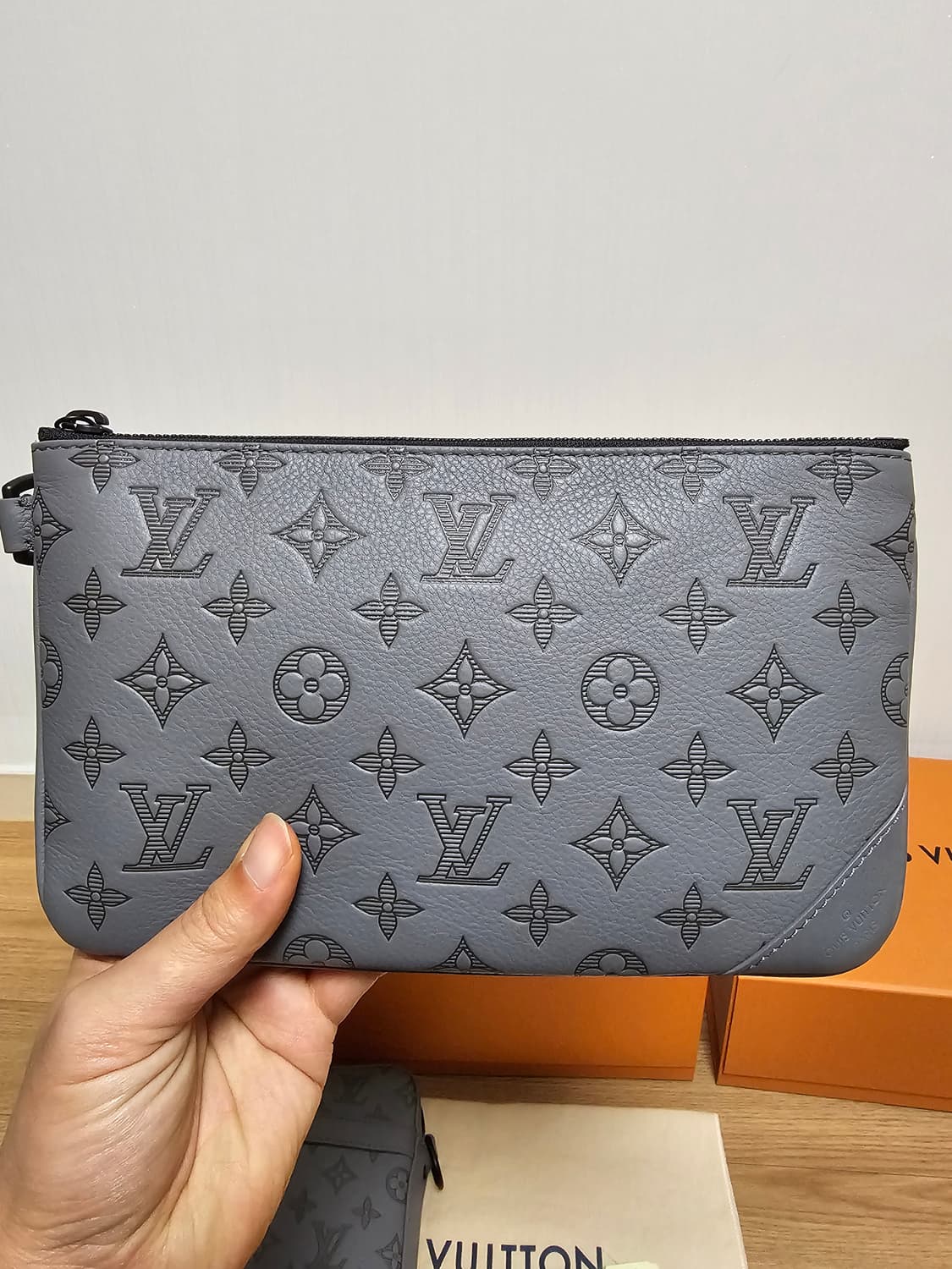 루이비통 올레더 트리오 메신저 크로스백 신형 그레이 25년8월 상품이미지6