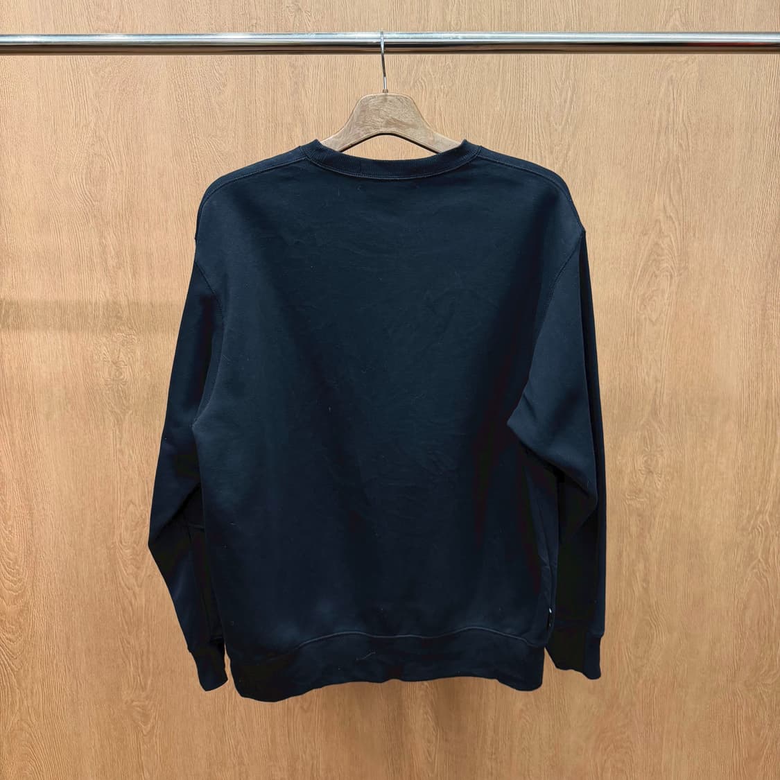 GU X UNDERCOVER 크루넥 맨투맨 그래픽 프린트 디테일 블랙 상품이미지3