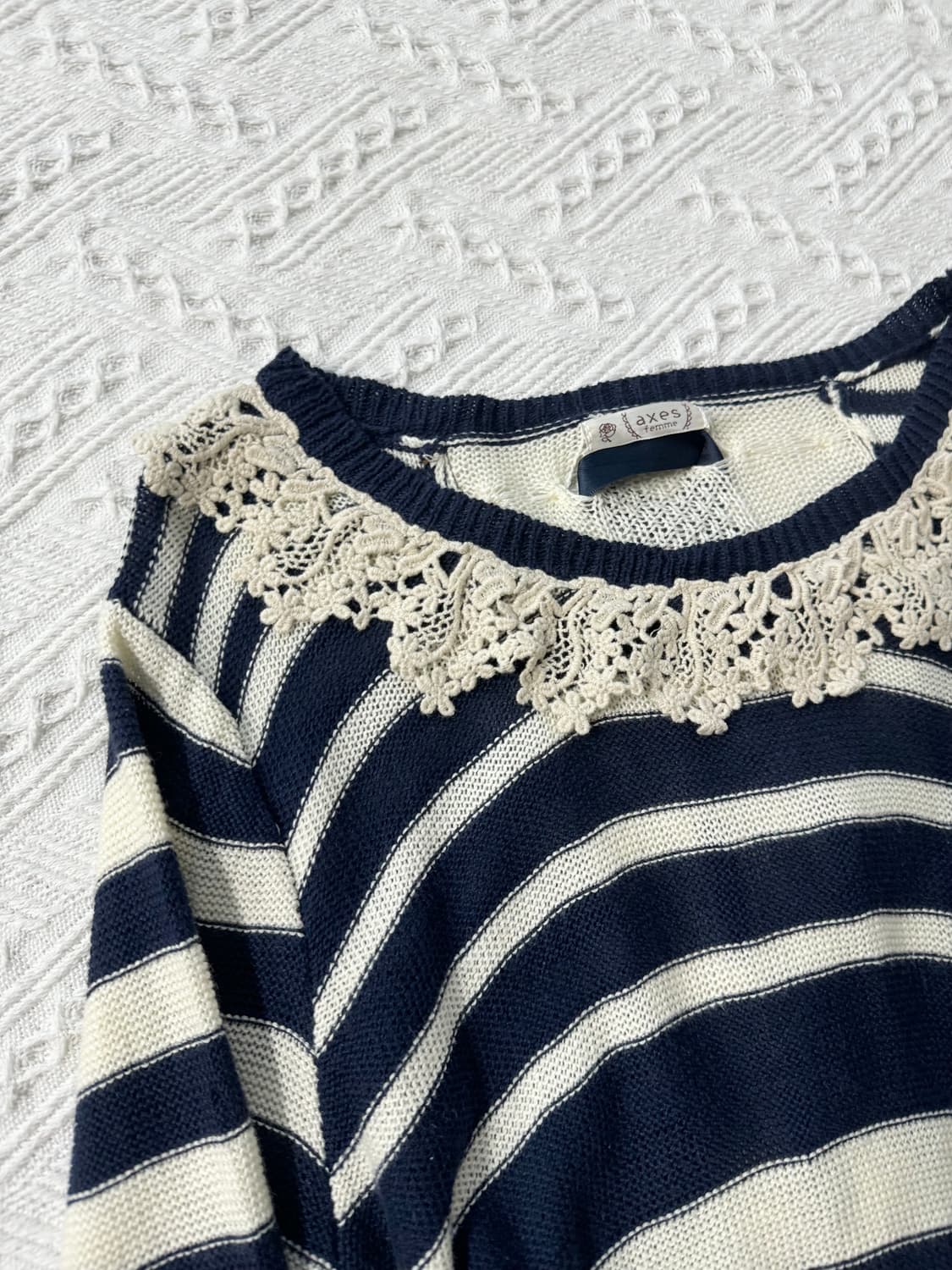 백 아일렛 스트라이프 패턴 니트 상품이미지7