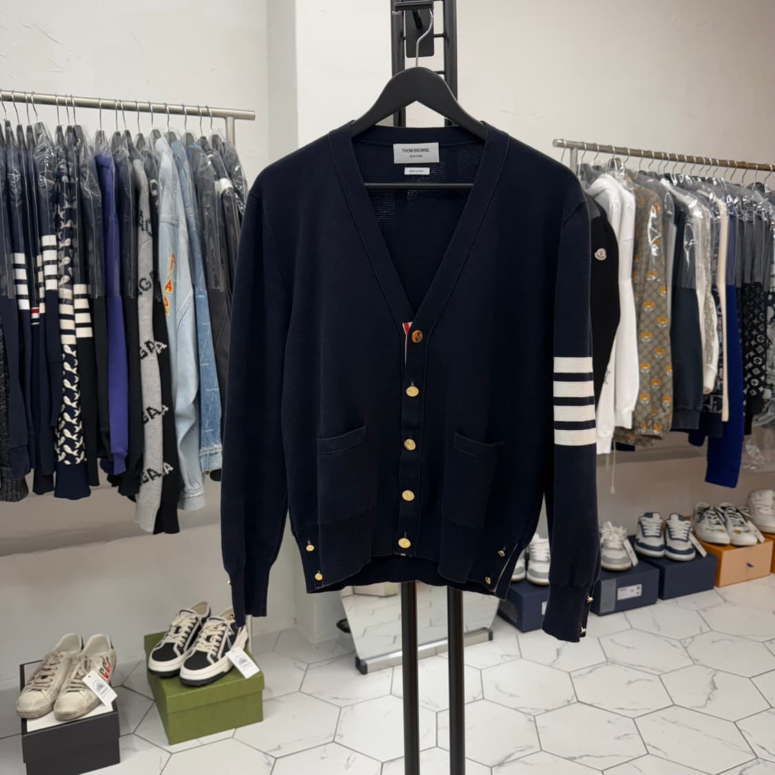 [백화점판] 톰브라운 밀라노스티치 가디건 2 네이비  상품이미지1