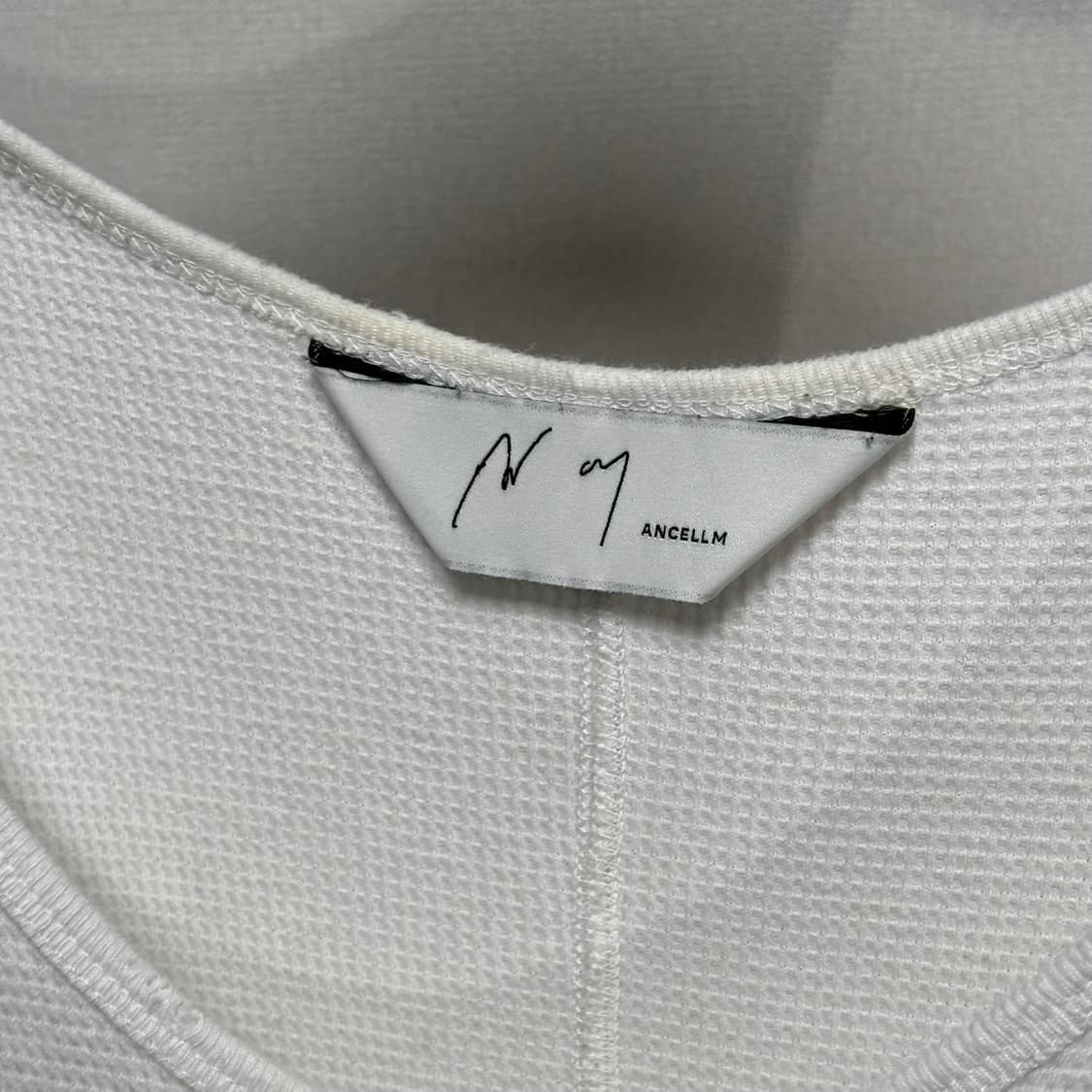 os) ancellm 안셀름 대미지 와플 슬리브리스 나시 상품이미지2