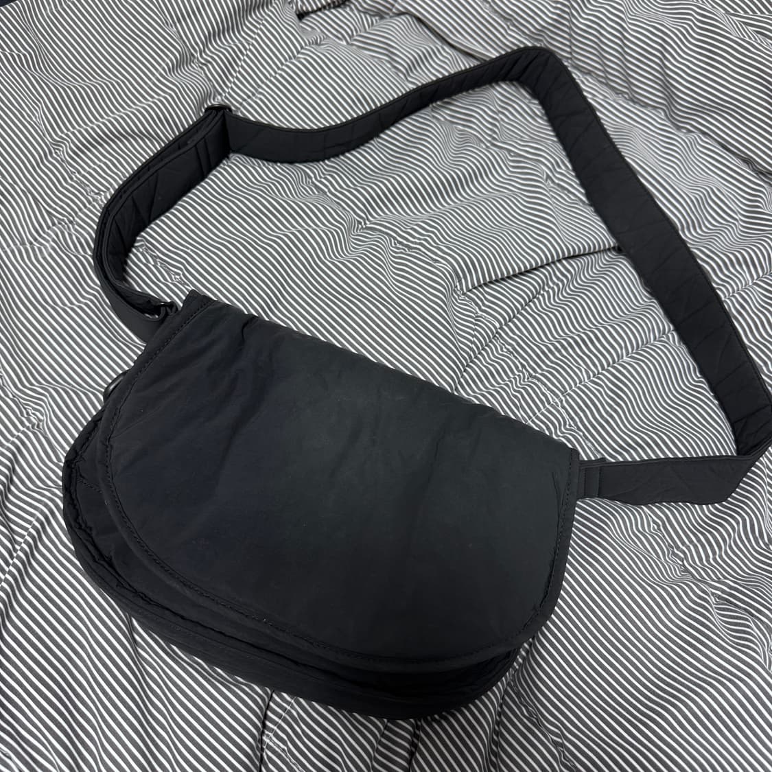 마지언타이틀 s러너백 블랙 상품이미지1