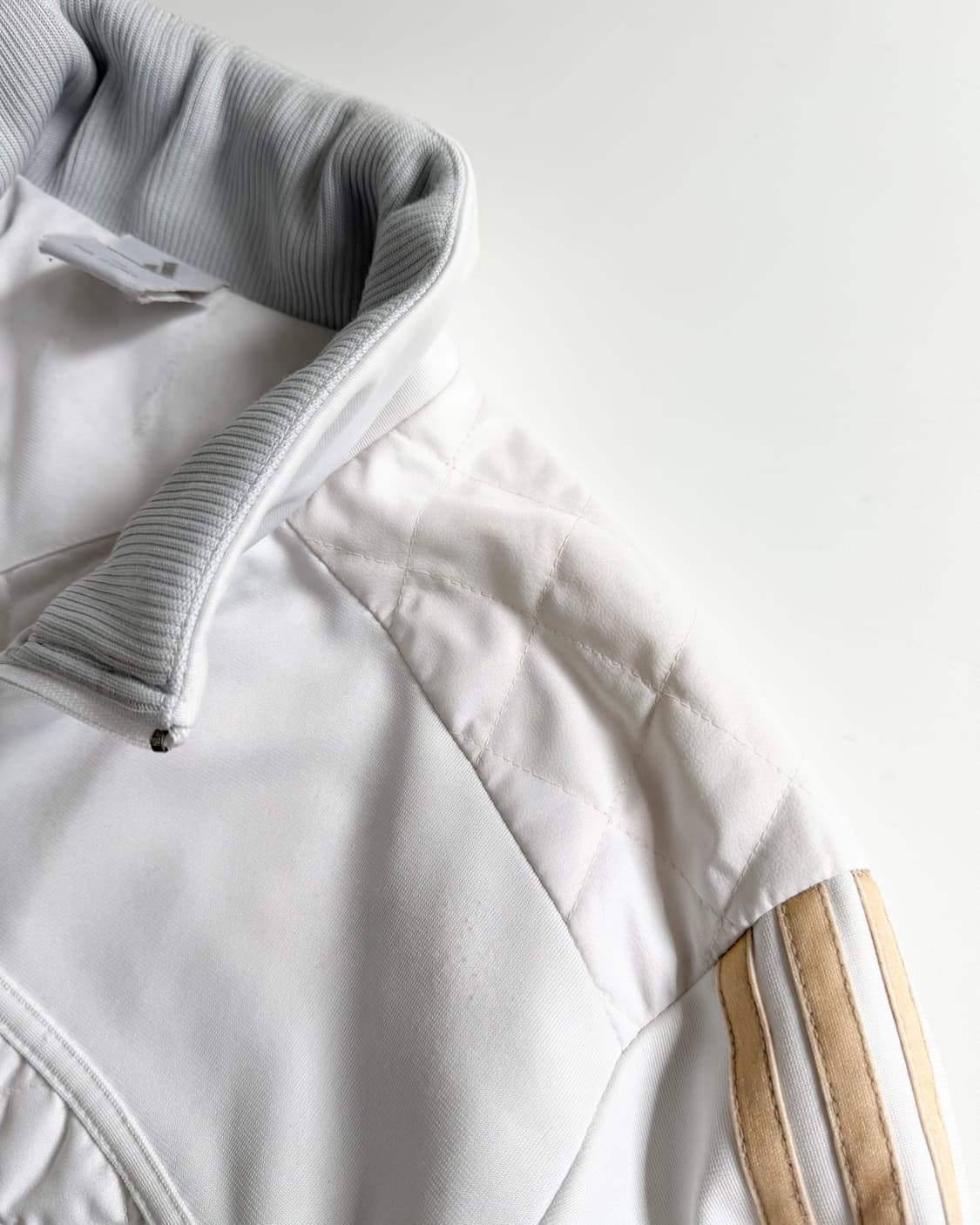 Adidas 아디다스 화이트/베이지골드 레터링로고 패디드 자켓 상품이미지5