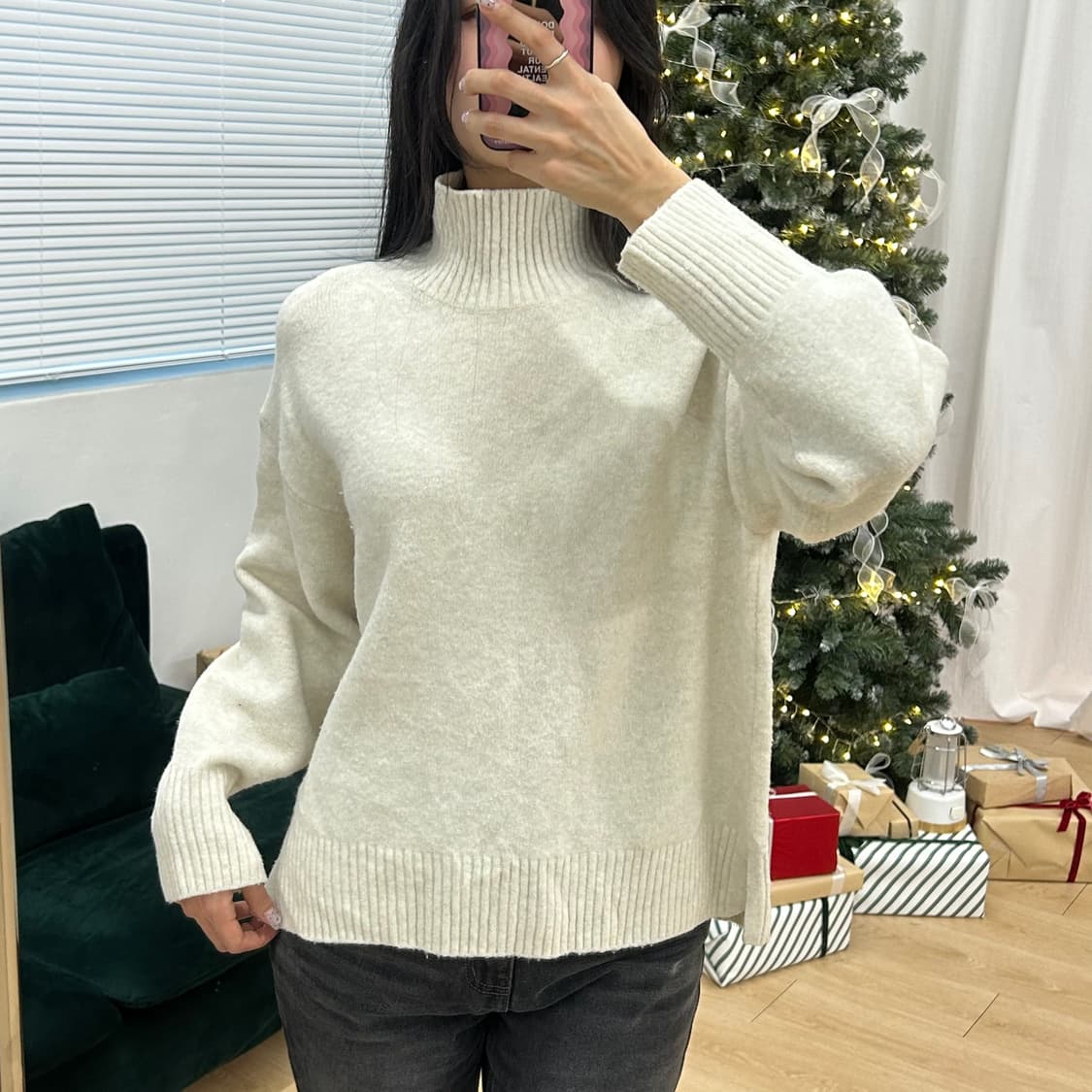 유니클로 아이보리 목폴라 니트티셔츠 상품이미지3