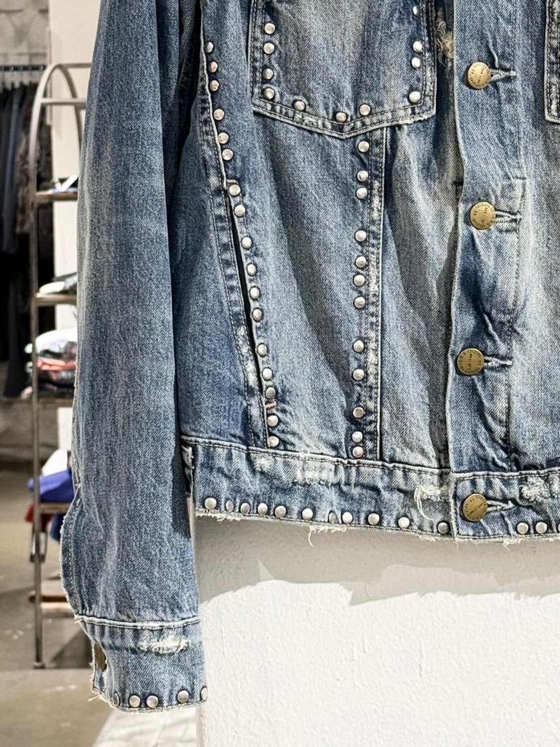 커런트 엘리엇 데님 스터드 트러커 자켓 상품이미지4