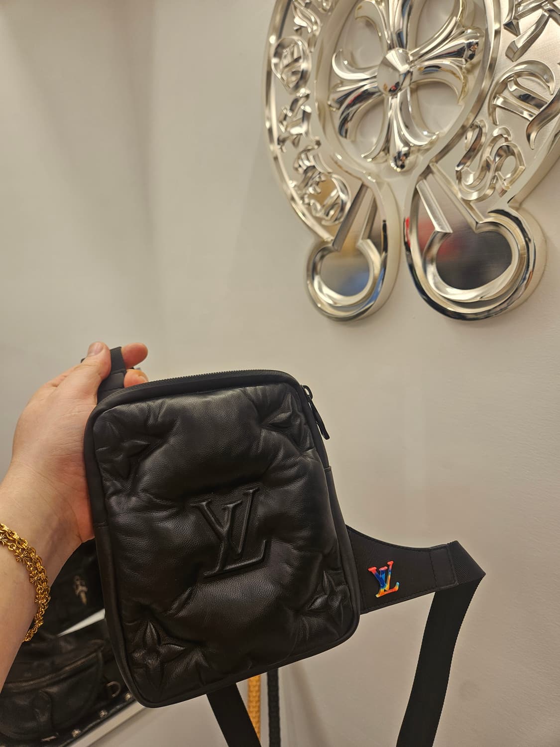 루이비통 정품 2054 한정판  슬링백 힙색 크롬하츠 상품이미지2