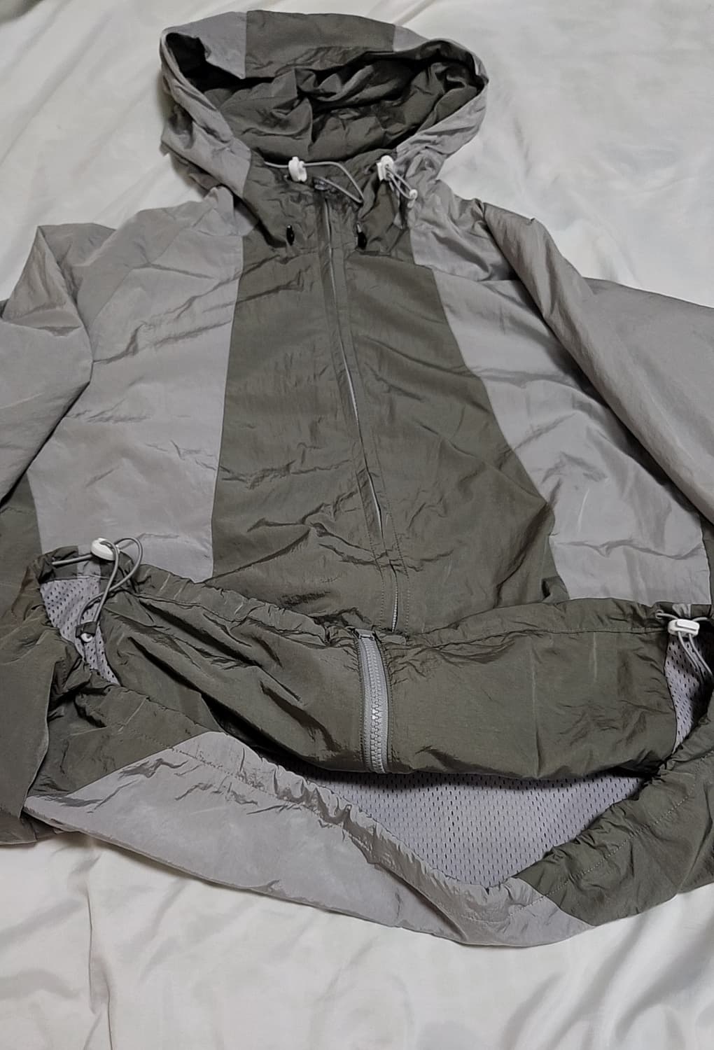 999휴머니티 라이트 후디드 점퍼 2사이즈 팝니다 상품이미지5