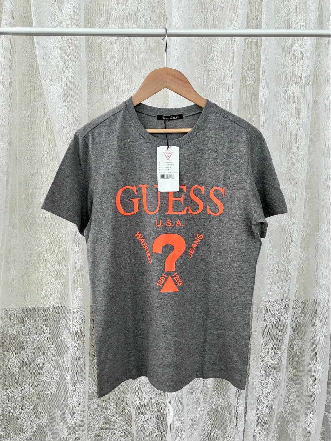 M) 새상품 게스 GUESS 반팔 티셔츠 그레이 상품이미지1