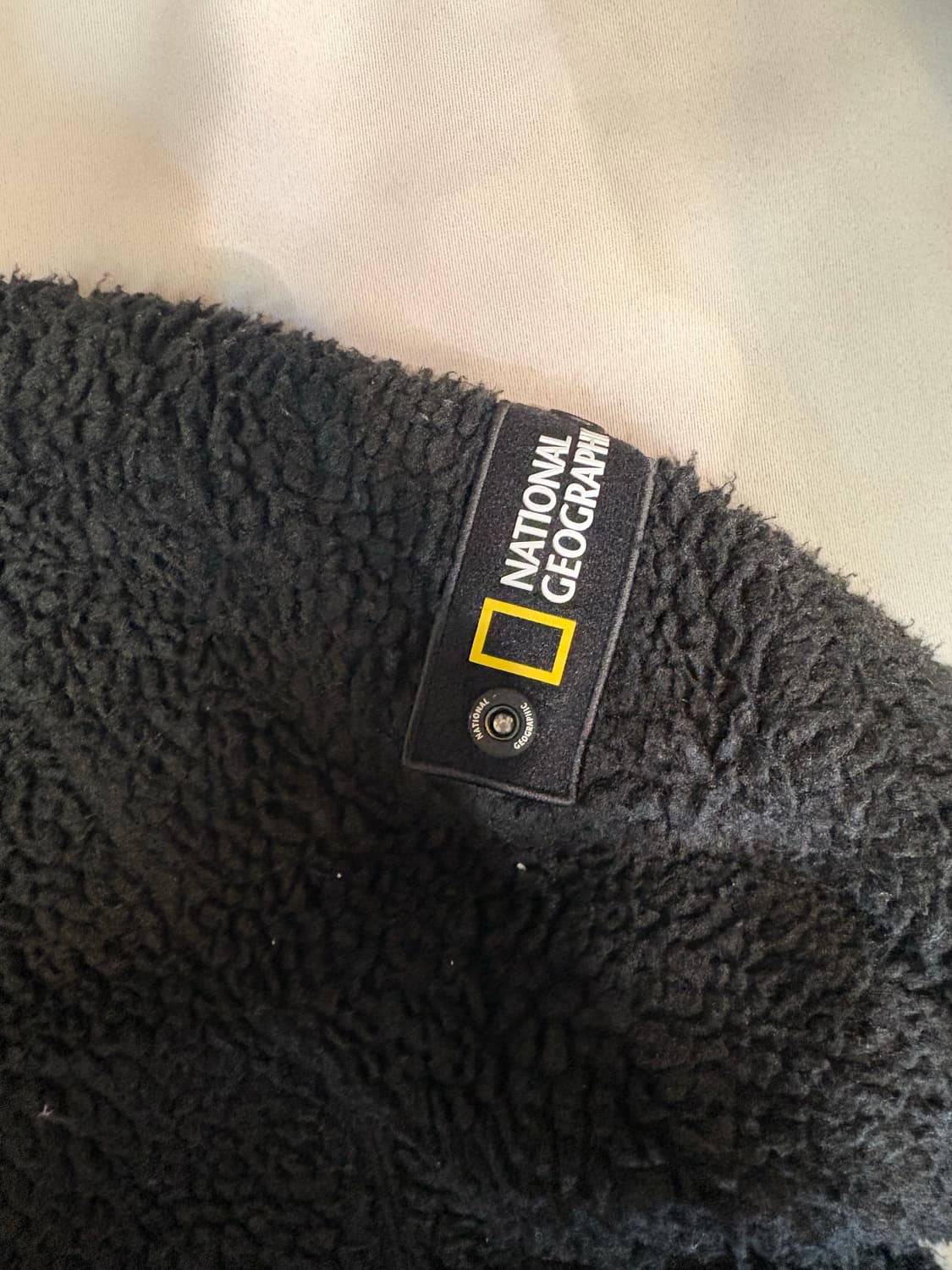 내셔널지오그래픽 후리스 후드 블랙 상품이미지2