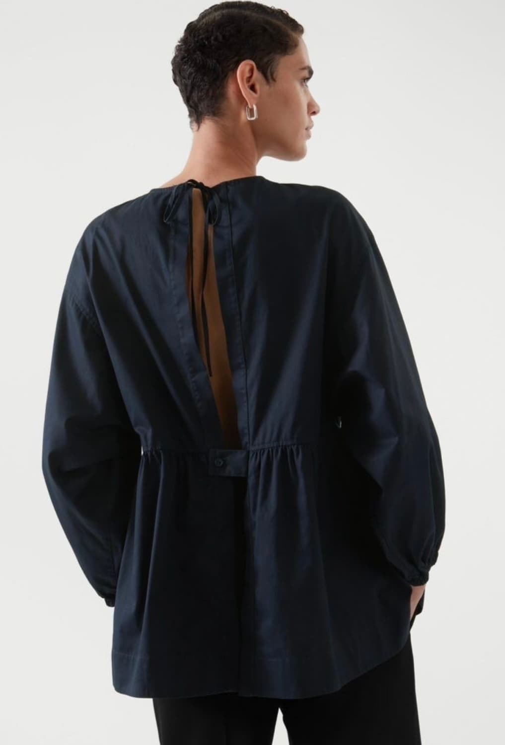 COS 오픈백 튜닉 탑 네이비 32사이즈 상품이미지3