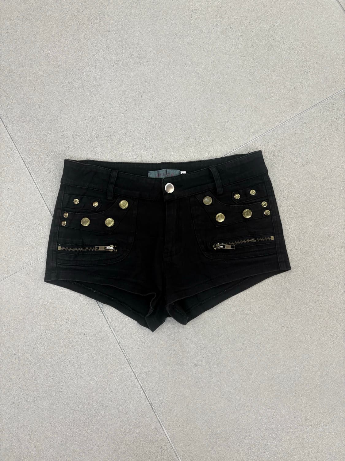 블랙 스터드 지퍼 숏츠 상품이미지1