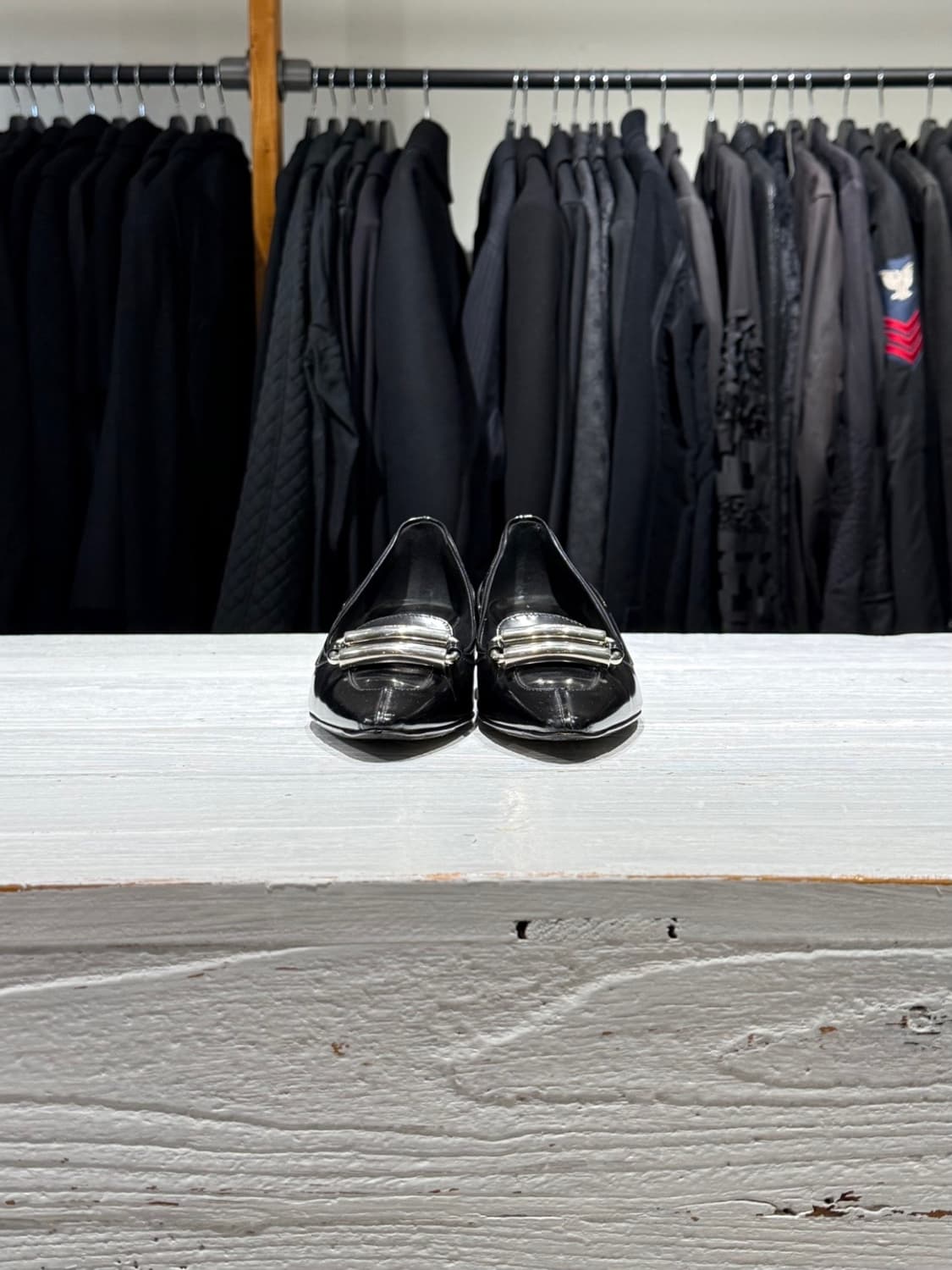 프라다 블랙 버클 포인트 토 키튼 힐 펌프스 상품이미지2