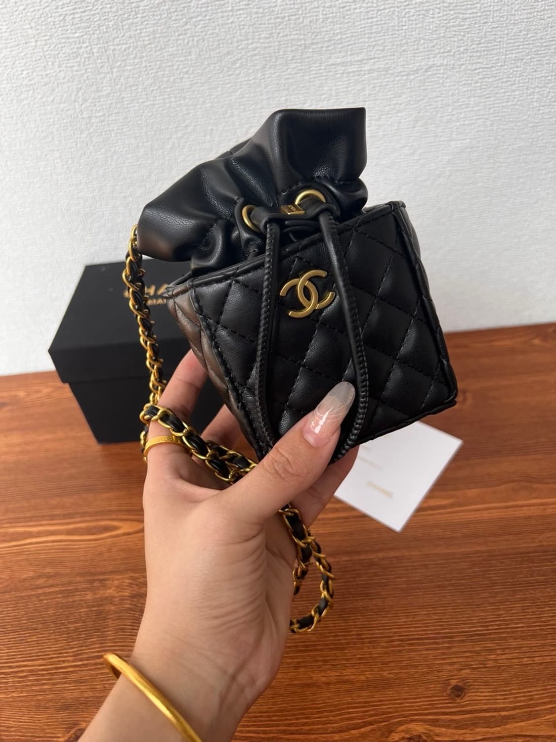 샤넬VIP 미니버킷  복조리 크로스 체인백 블랙 상품이미지4