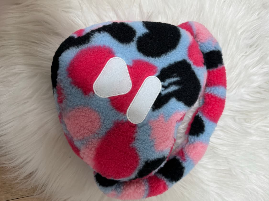 에이프 하트 퍼 백 상품이미지3