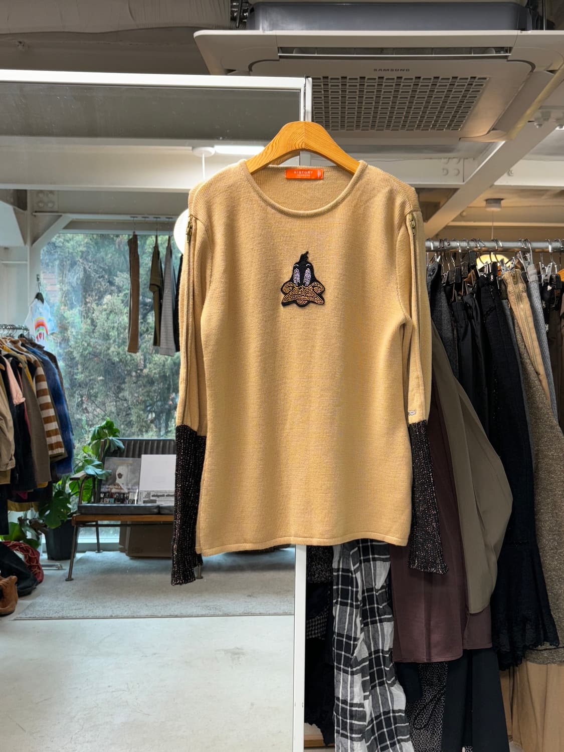 아이스버그 루니툰즈 대피 덕 니트 상품이미지1