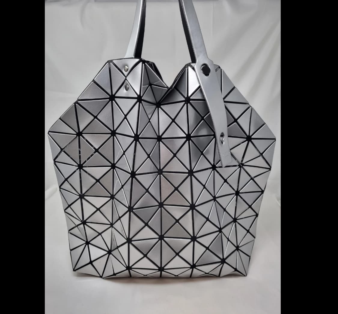 바오바오 이세이미야케 루센트 실버 토트백 상품이미지1