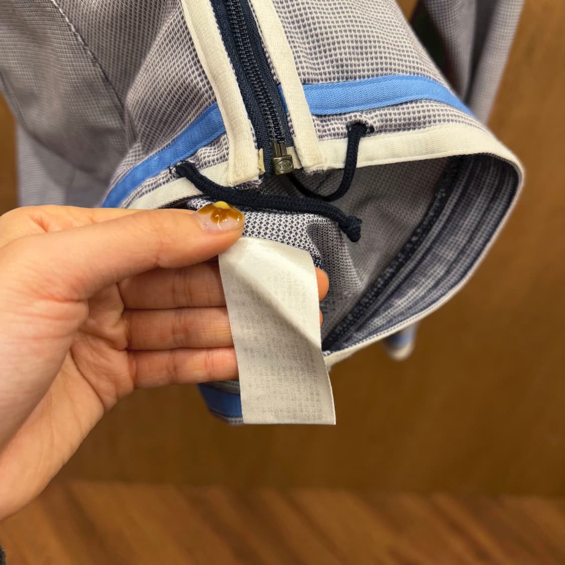 꾸레쥬 후드 집업 메시 텍스처 배색 라인 디테일 라이트그레이 상품이미지7