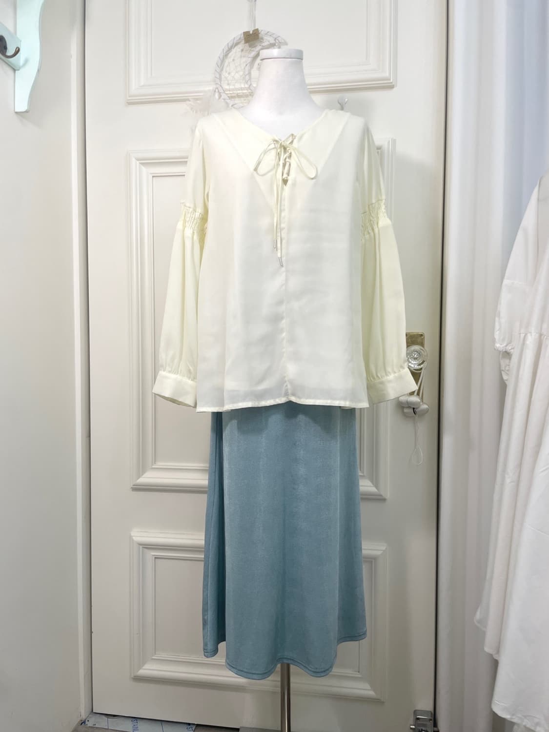 cream ivory lace-up sleeve shirring over 상품이미지2