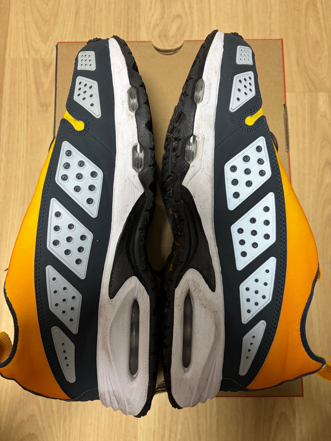 [265] Nike 나이키 에어맥스 SNDR 캐니온 골드 in 상품이미지2