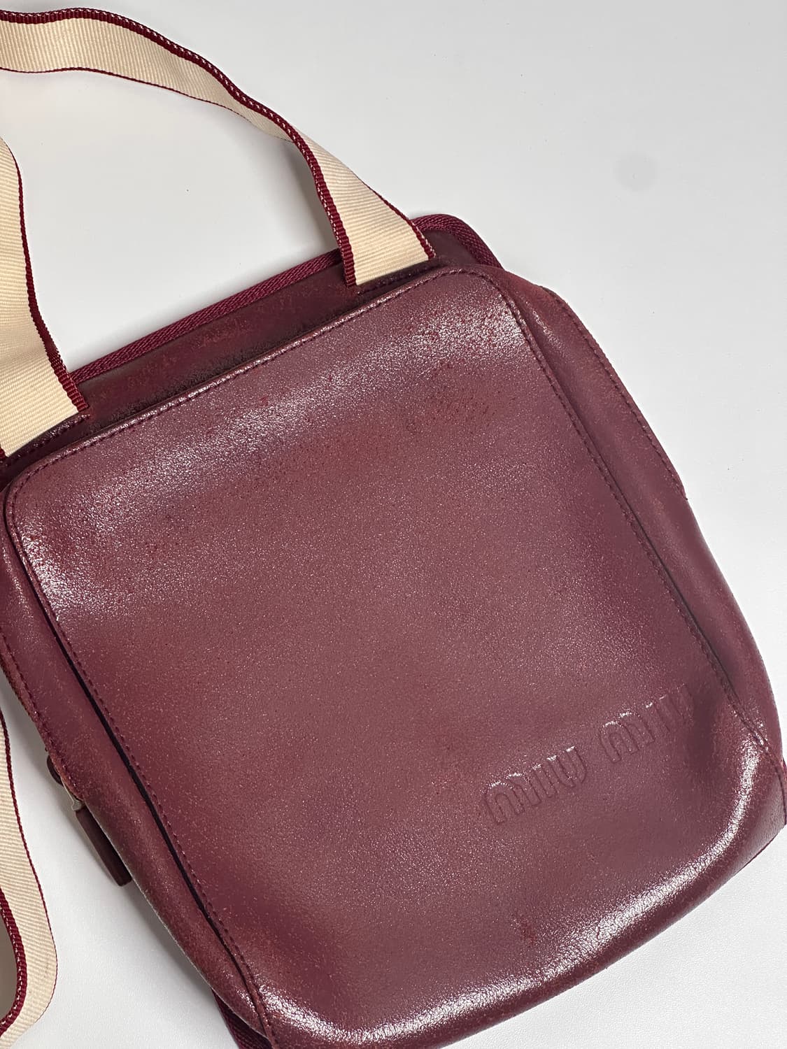 미우미우 버건디 레더 & 패브릭 크로스바디 백 unisex 상품이미지2