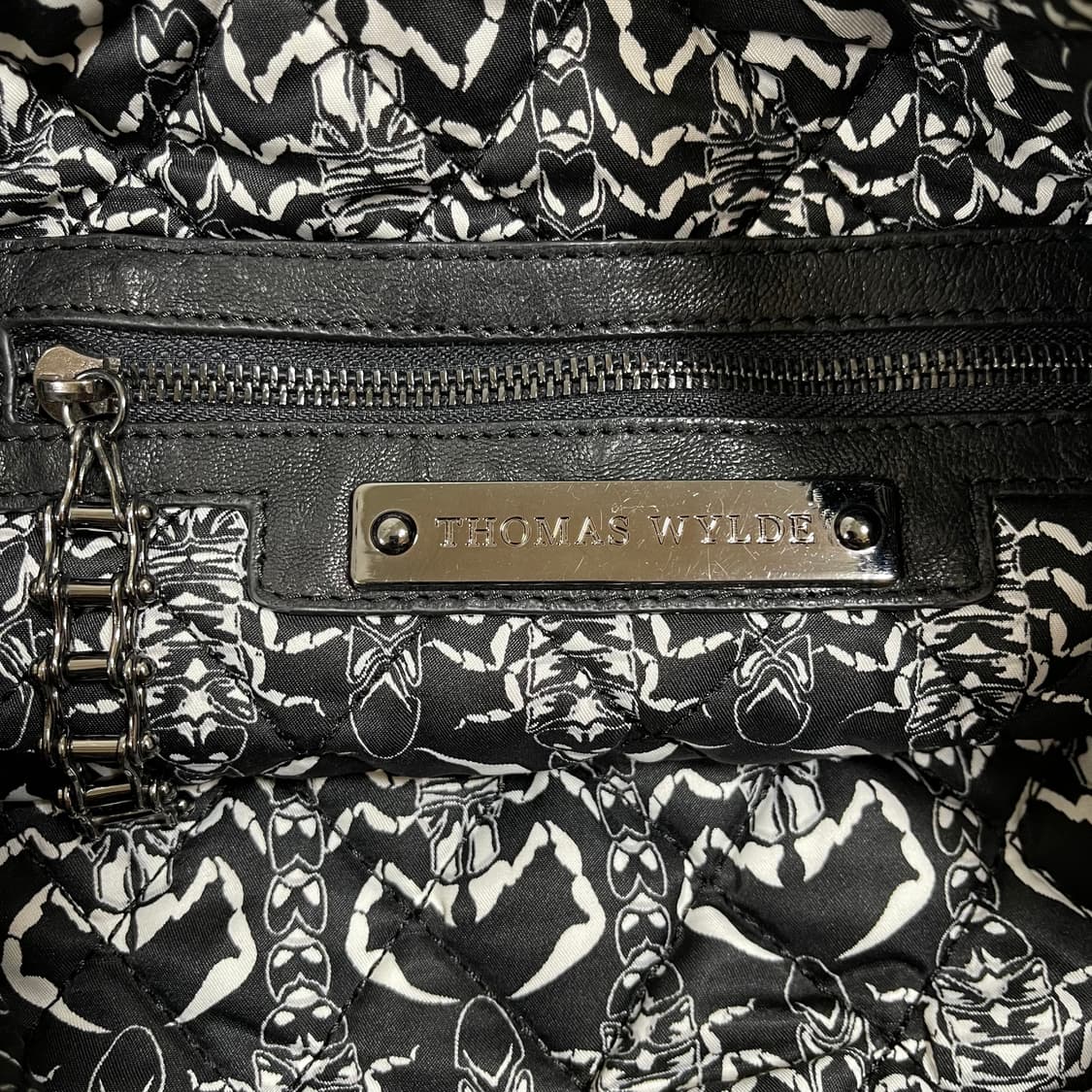 [OS] THOMAS WYLDE 블랙 레더 체인 숄더백 상품이미지10