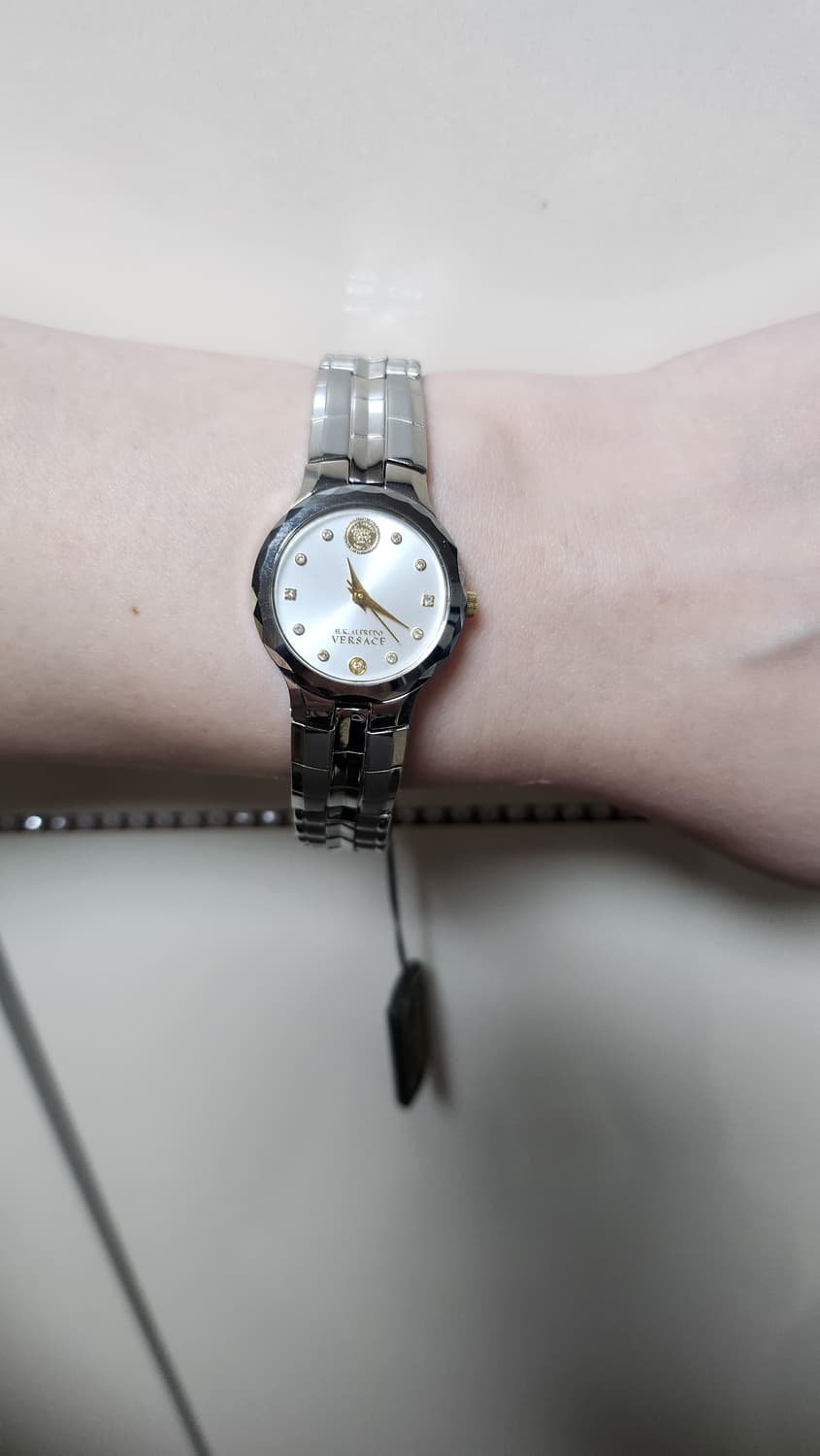베르사체 메탈밴드 여성손목시계 팝니다. 상품이미지7