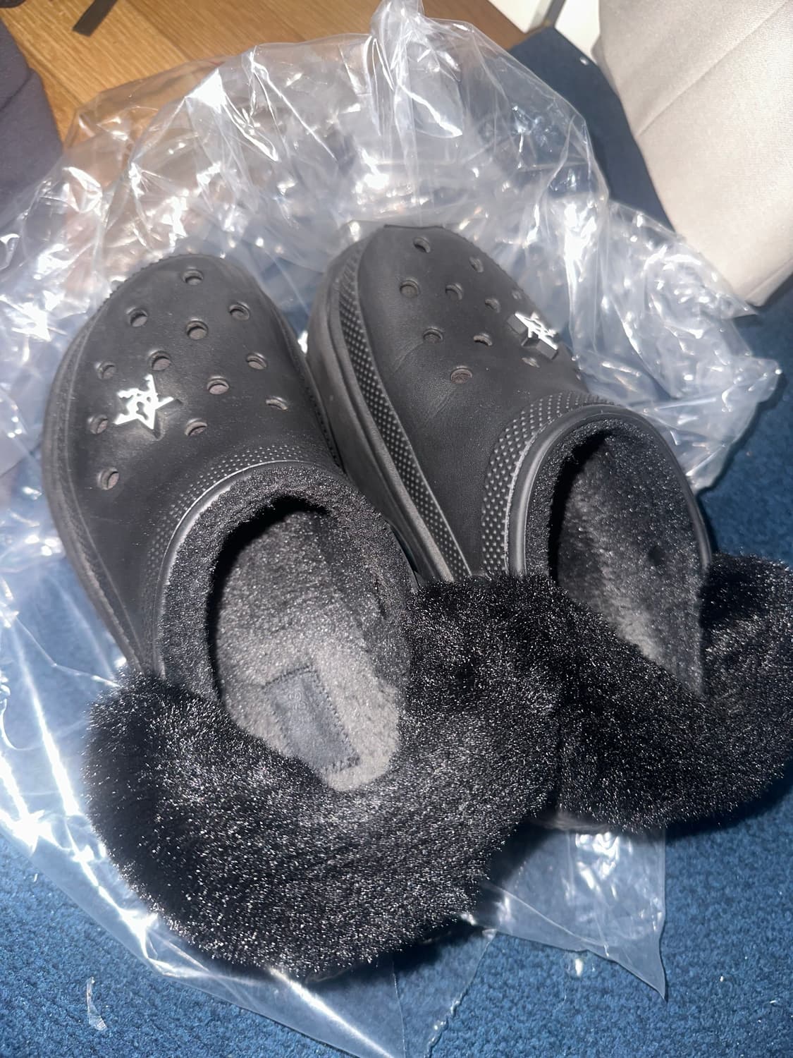 크록스 스톰프 라인드 클로그 230 상품이미지1