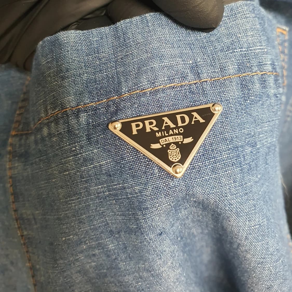 23ss 프라다 샴브레이 데님 반팔 셔츠 xxl 110 상품이미지2