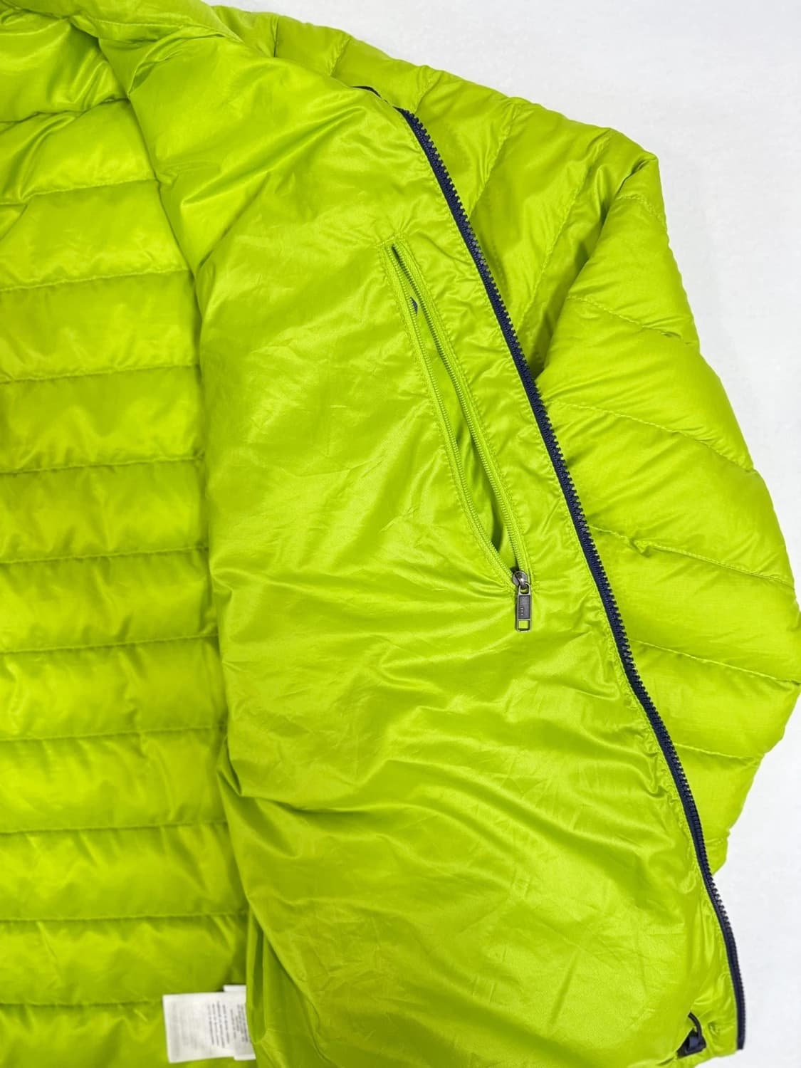 10s 파타고니아 경량패딩 네온 그린 상품이미지7