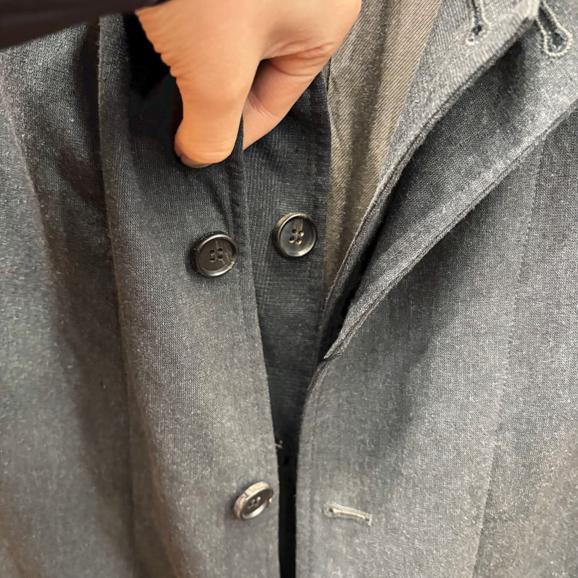 올세인츠 코튼 테일러드 자켓 레이어드 카라 버튼업 디테일 차콜 그레이 상품이미지6