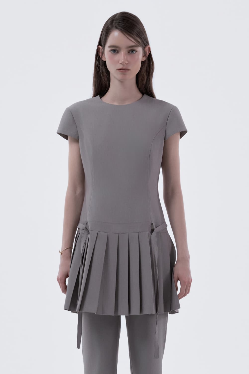 백보우 플리티드 드레스 (애쉬베이지) 상품이미지1