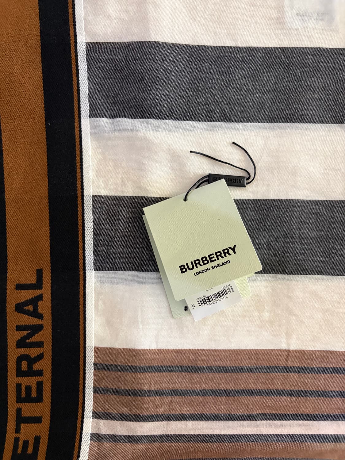 Burberry Scarf  'Love is eternal' 상품이미지6