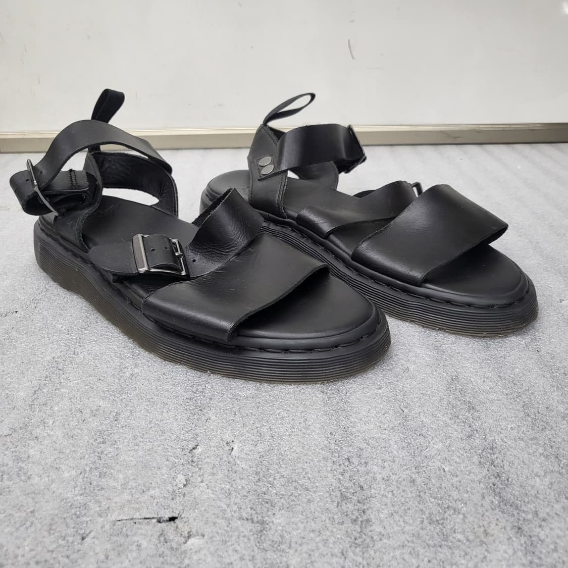 닥터마틴 그리폰 샌들 블랙 사이즈 270mm 상품이미지7