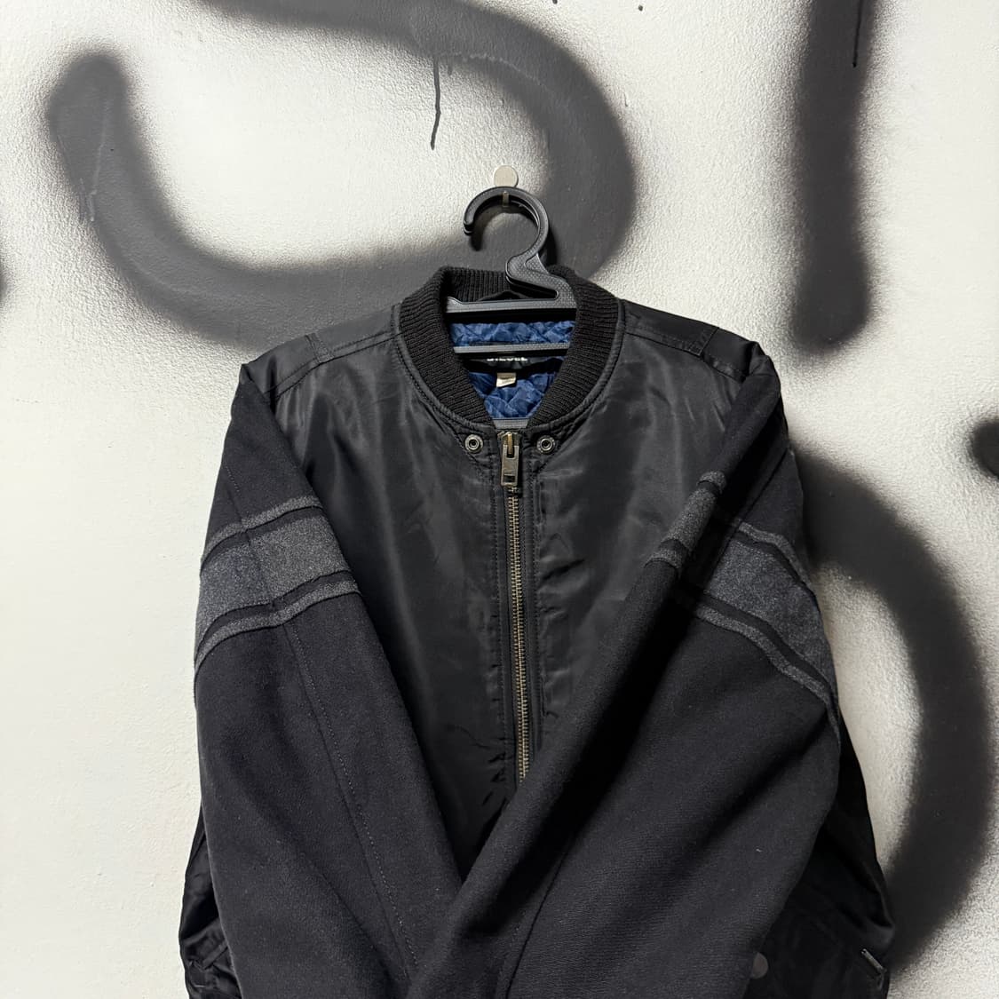 디젤 아카이브 소매 배색 디테일 집업 ma-1 플라이트 봄버 자켓 상품이미지4