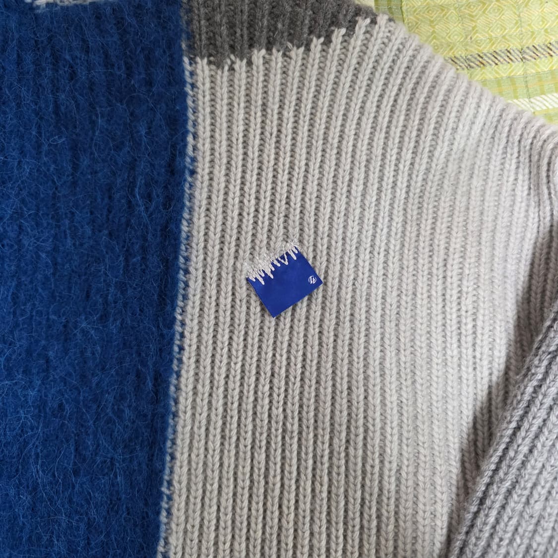 자라 x 아더에러 콜라보 니트 스웨터입니다. 패치워크 상품이미지7