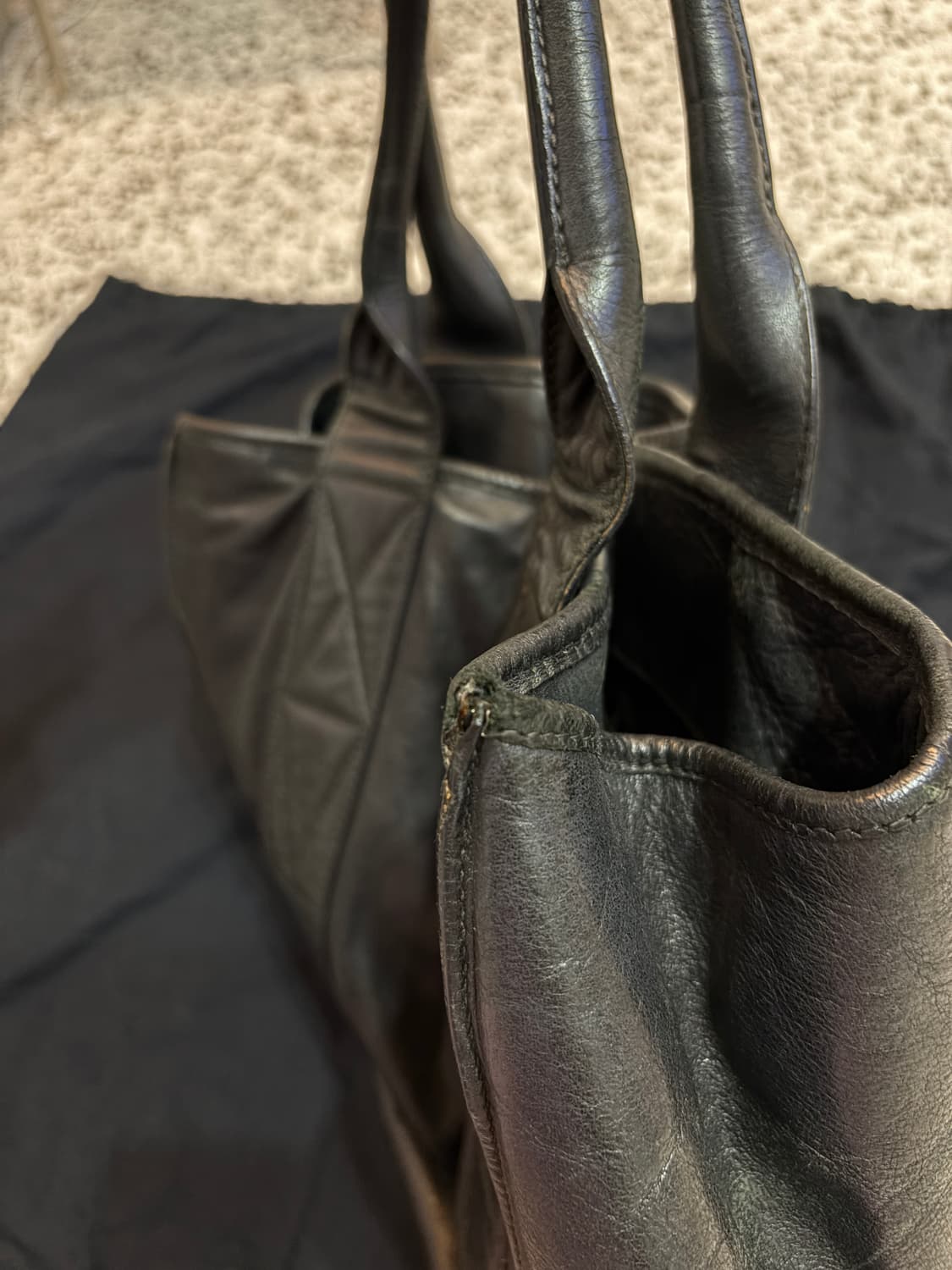 미우미우 가죽 토트백 상품이미지8