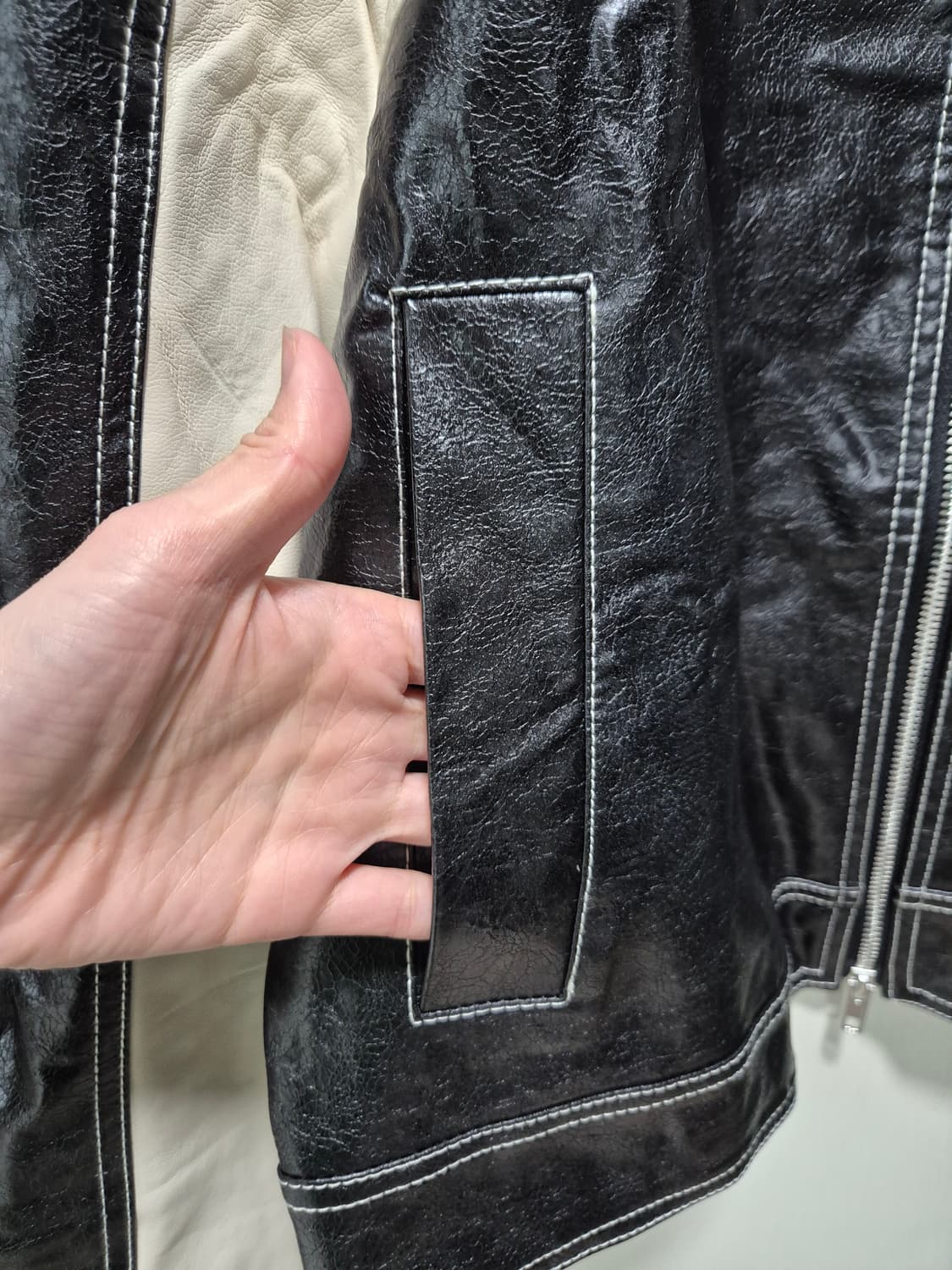 DIAIRE. 블랙 배색 레더 자켓 상품이미지3