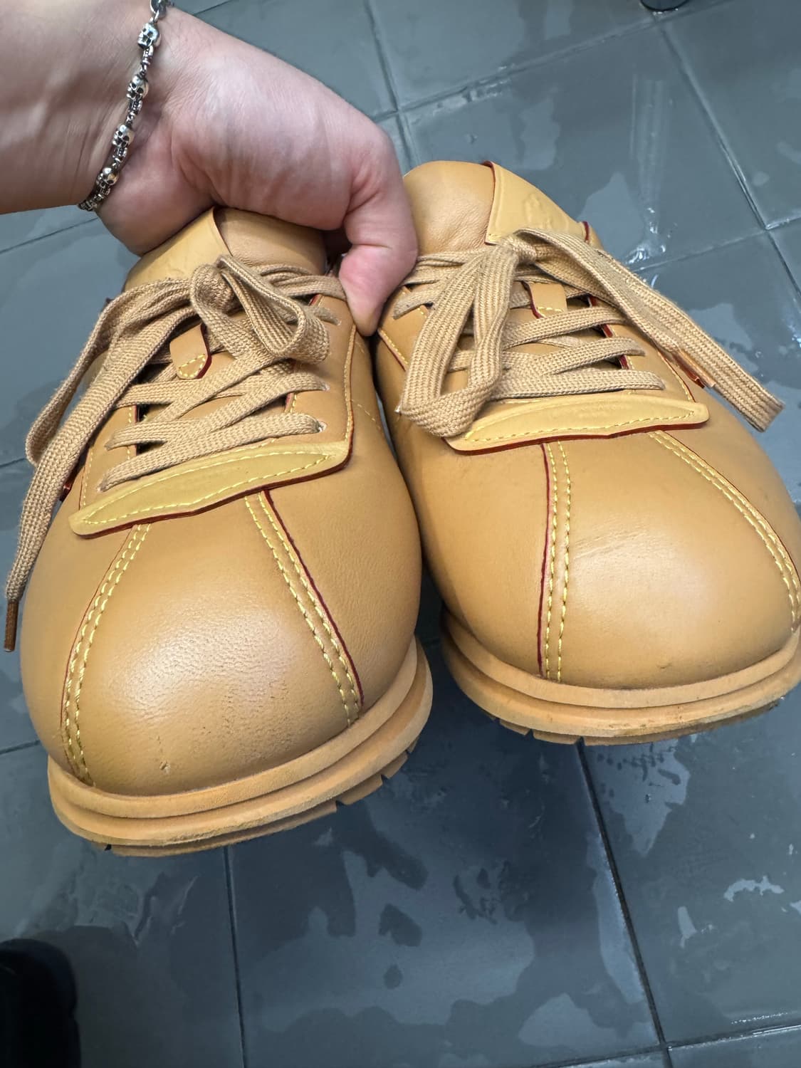 Louis Vuitton 루이비통 LV 버터소프트 로고 레더 코르테즈 상품이미지4