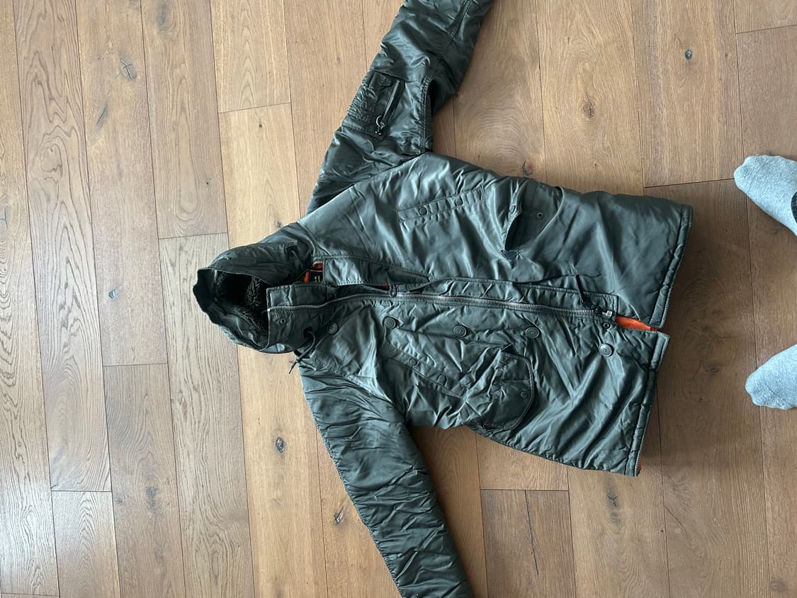 알파인더스트리 XL N3B 올리브 그린 컬러 판매합니다. 상품이미지1