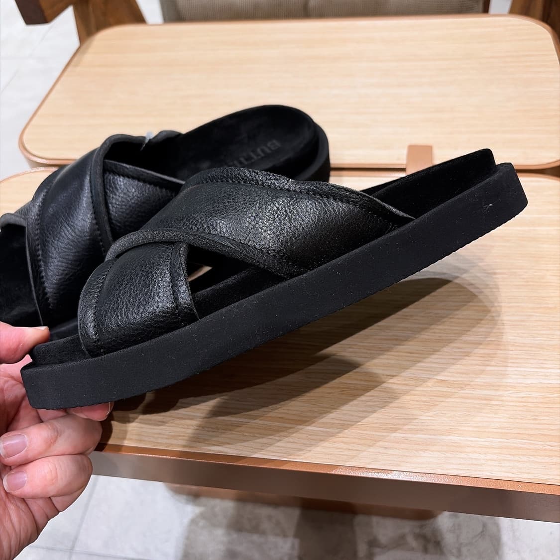 (정품/새상품) BUTTERO 부테로 남성 블랙 레더 크로스 스트랩 샌들 상품이미지4