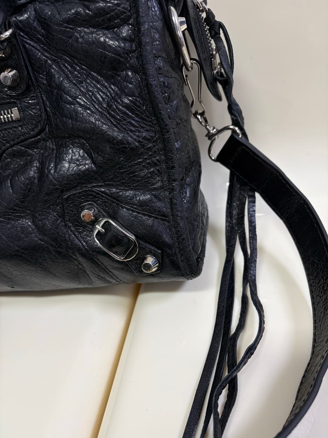 [A 정품] 발렌시아가 시티 모터백 스몰 블랙 상품이미지6