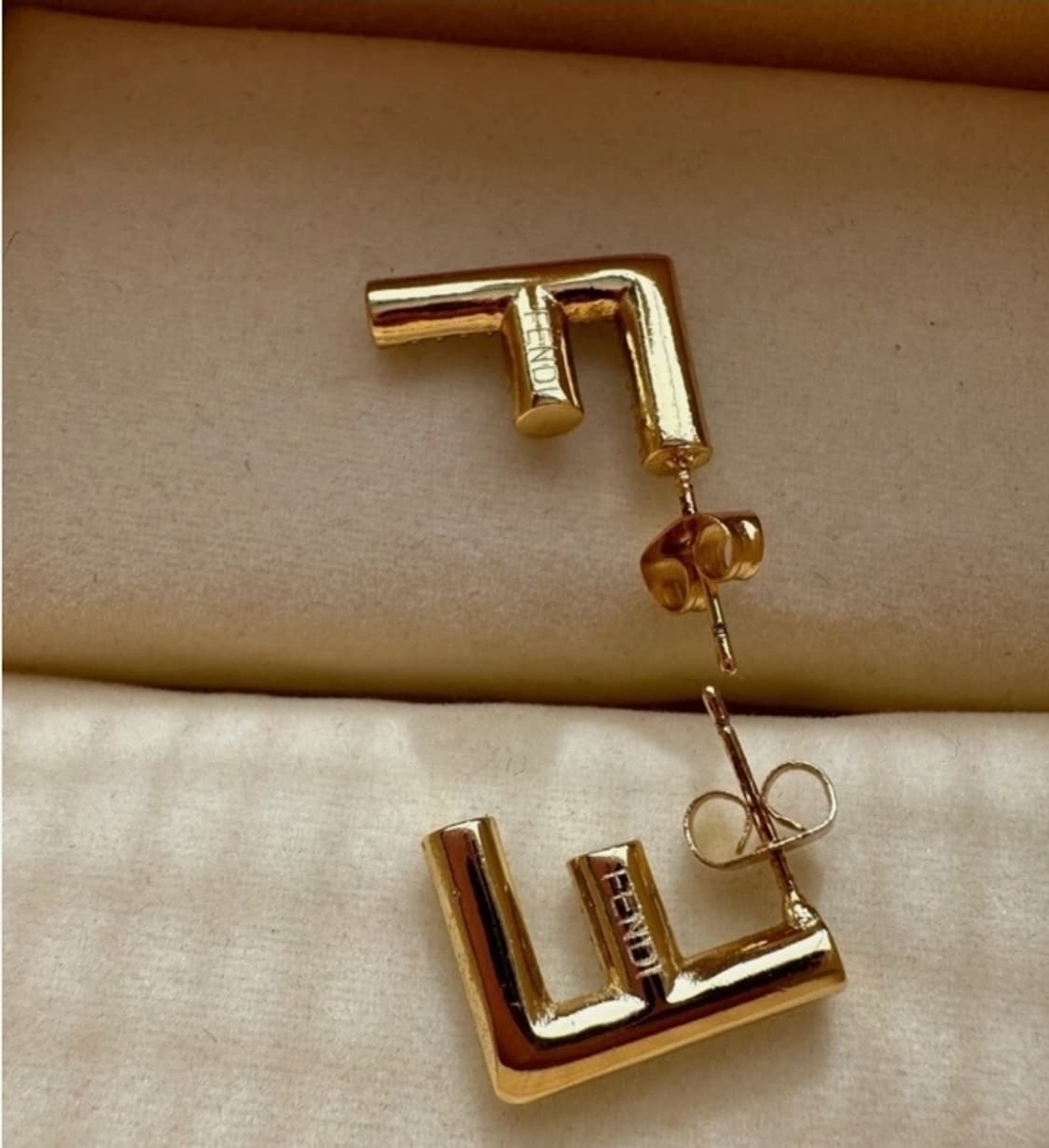 펜디 FF 크리스탈 스터드 귀걸이 상품이미지2